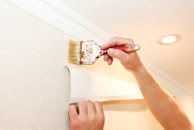 Pose de papier peint à Forciolo — revêtements muraux et toiles de verre
